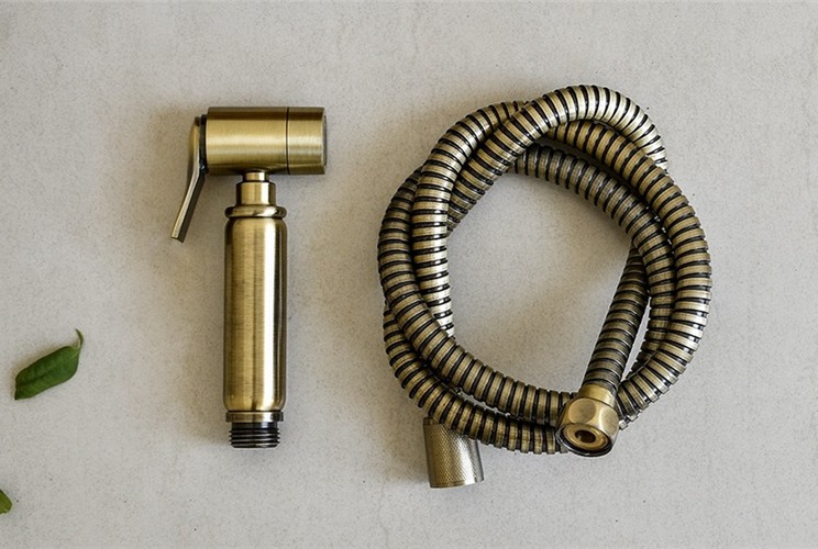 Cách sử dụng vòi xịt vệ sinh đúng cách, an toàn